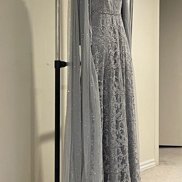 Luxury Princess dress, suitable for engagement, silver gray , size 42, worn once - Picture 4 of 9